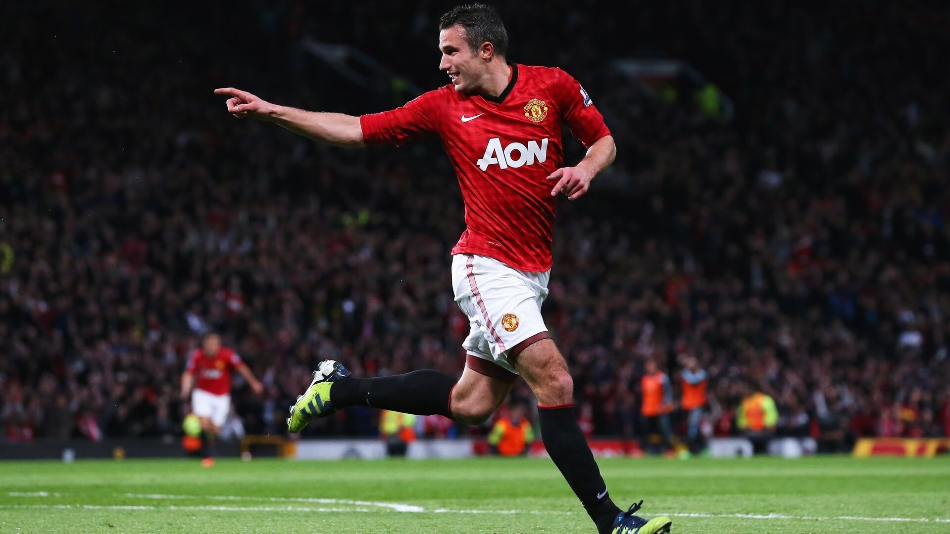 C罗重返赛场，刷新纪录首场状态出色，巴塞罗那观众沸腾！比赛高潮迭起